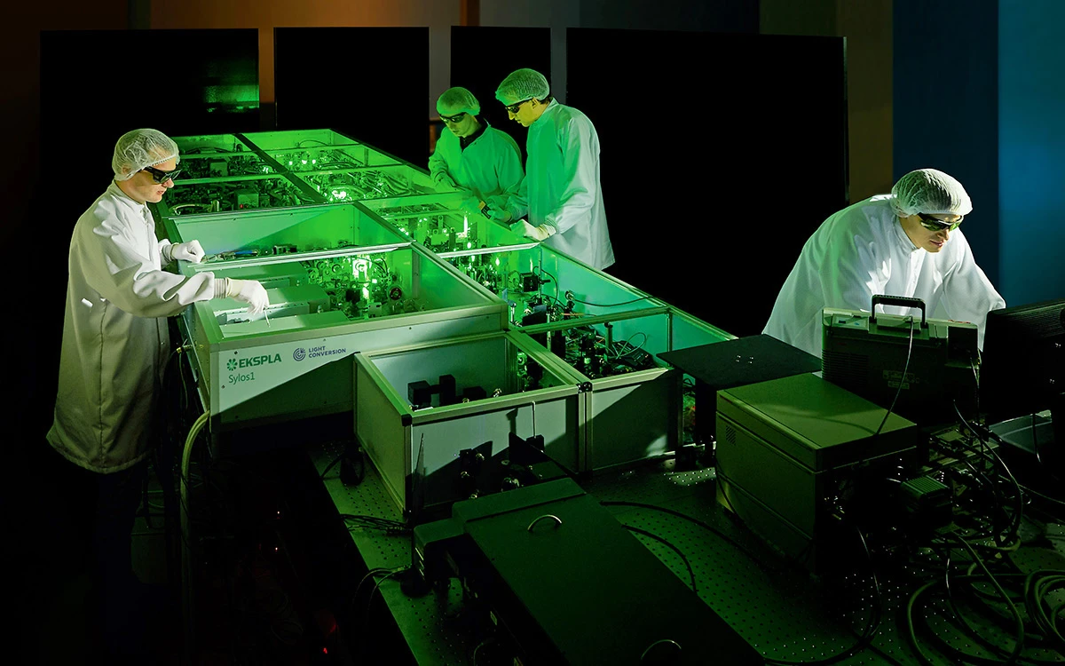Optical parametric chirped-pulse amplification